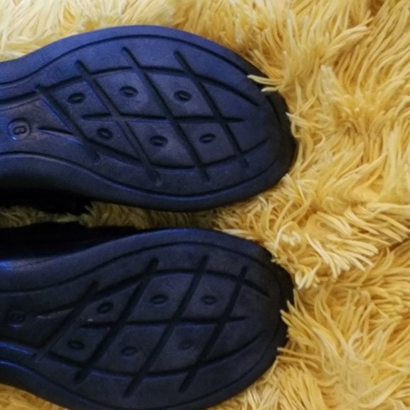 Bzees Gunmetal Sandals - Picture 6 of 6